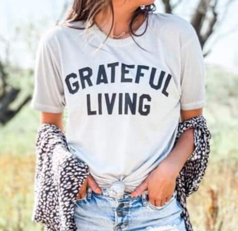 Grateful Living graphic tee