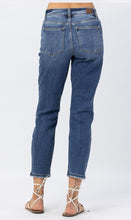 Load image into Gallery viewer, Judy Blue 82277 Mid-Rise Squeaky Clean Boyfriend Jeans
